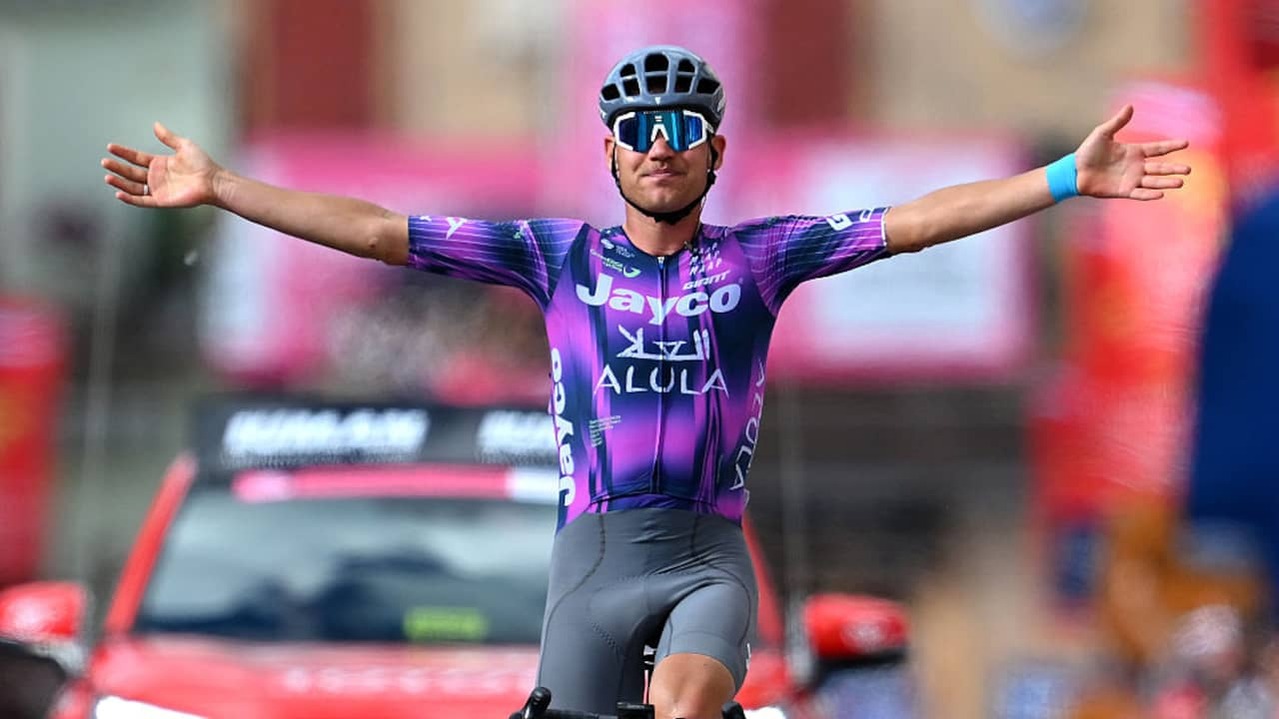 Image from Video: Luke Plapp Solos 45 kilometers and wins Eighth Stage of the Giro