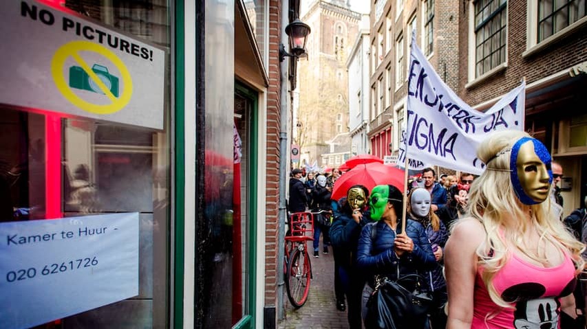 Many sex workers wore a mask not to be recognized.