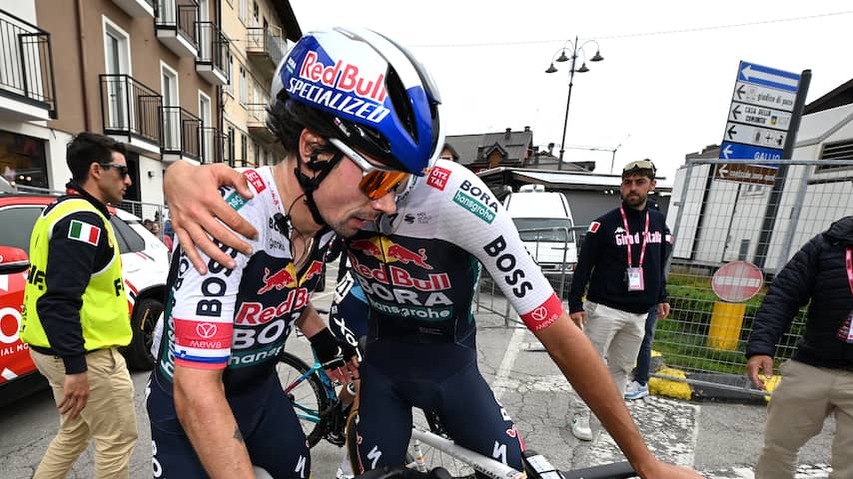 Former winner Roglic withdraws from Giro d'Italia after new crash