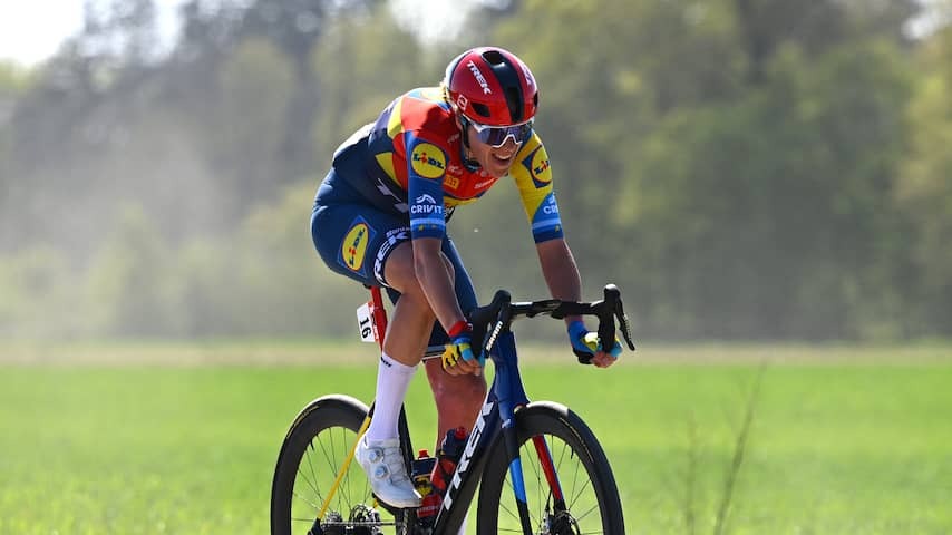 Ellen van Dijk is left at a break in Tour of Lekkerkerk