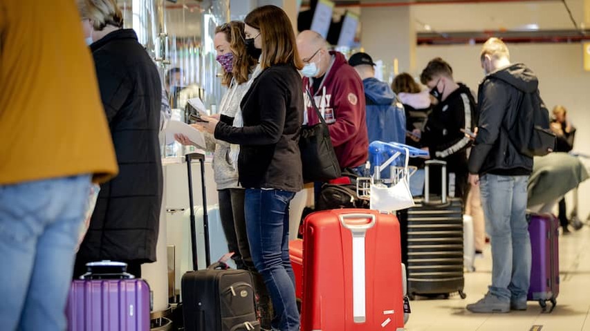 European consumer organizations submit a complaint about costs of hand luggage