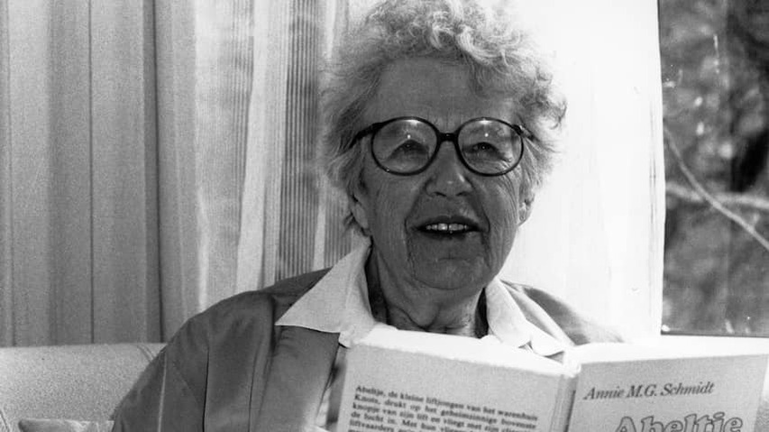 Schmidt with a selection of her own books in 1989.