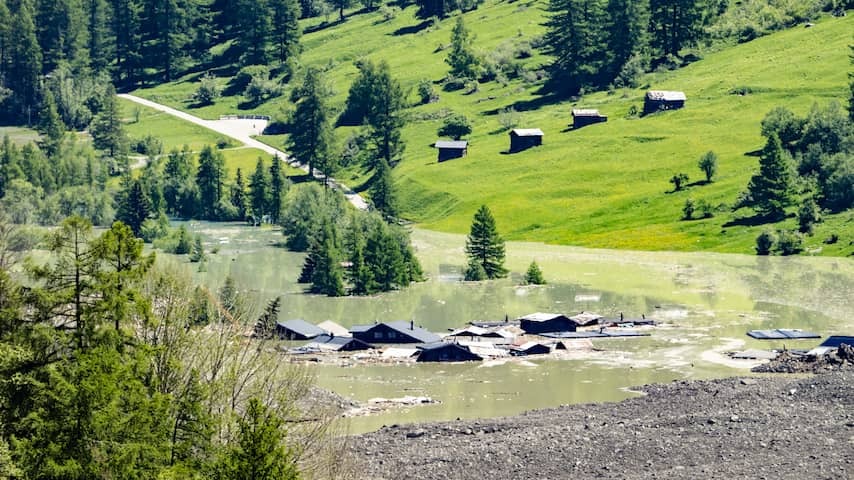 Greatest danger of tidal wave passed after avalanche in Switzerland