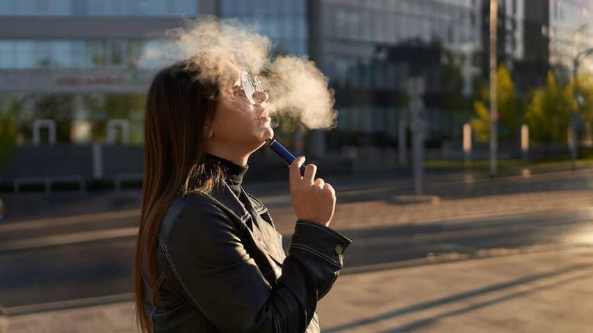Ban on flavoring vapes stops young adults, but not teenagers