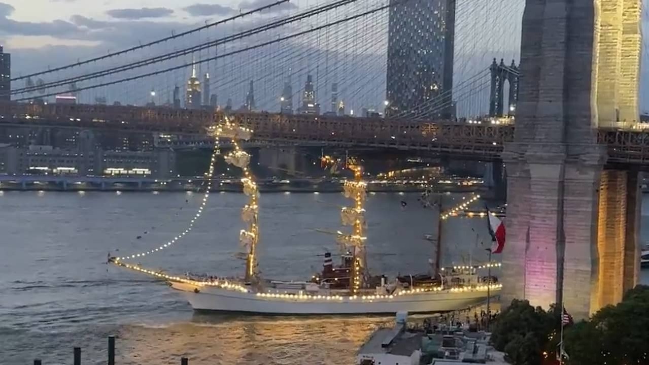 Image from Video: images show How Mexican Sailing Ship Hits Brooklyn Bridge