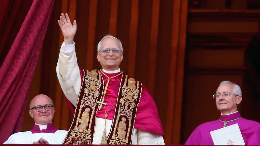 Pope greeted Giro-Peloton in Vatican City during final stage