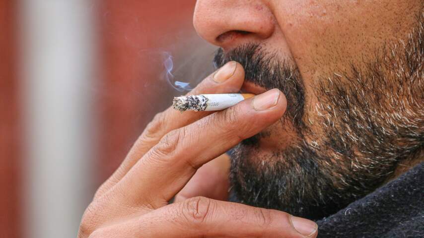 France prohibits smoking in all public places where children also come