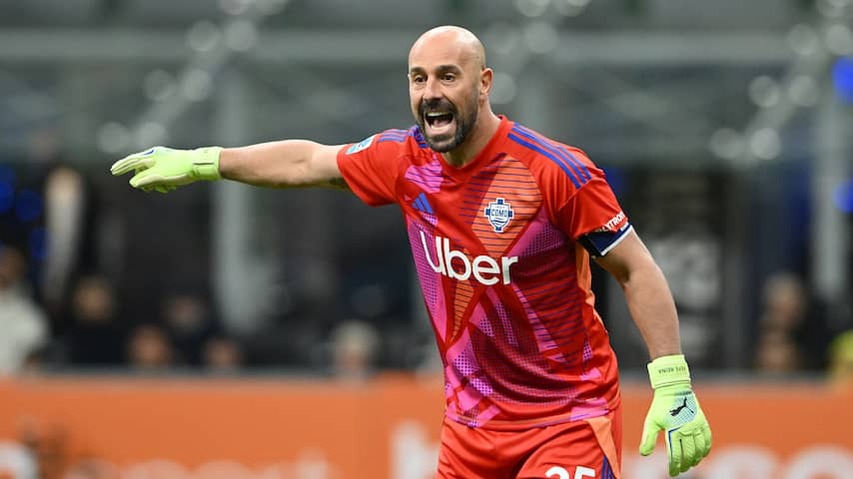 Goalkeeper Pepe Reina (42) puts the point after 26 seasons behind impressive career