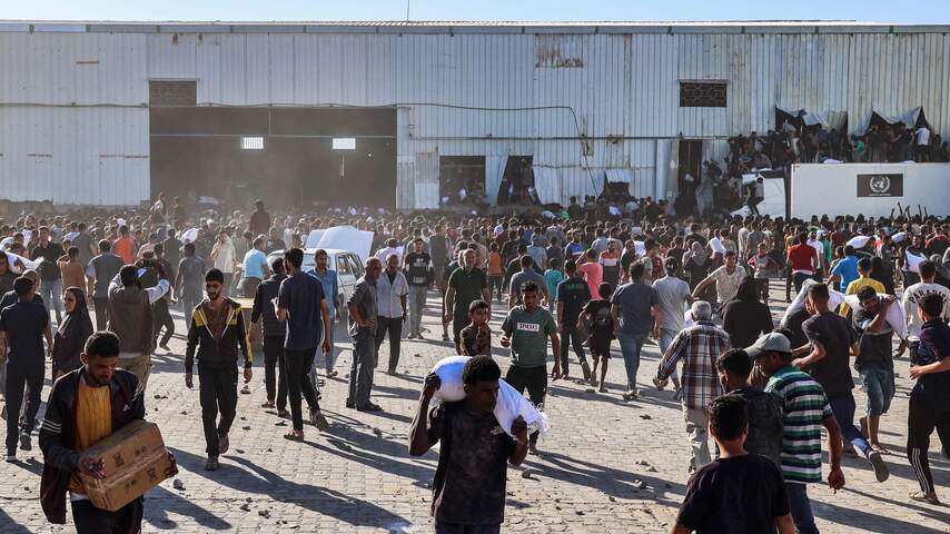 Food Program of Reports Dead in the Event of Burglary Food Storage in Gaza