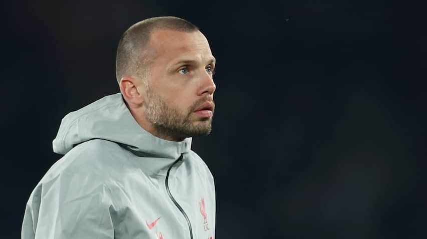 Ajax goes for former player Heitinga as the successor to departed trainer Fararoli