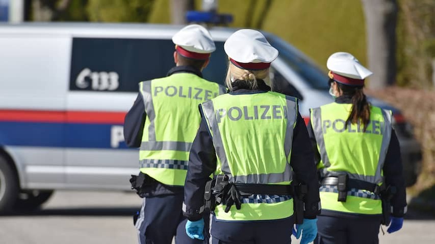 Dutch floppers seriously injured by car accident in Germany
