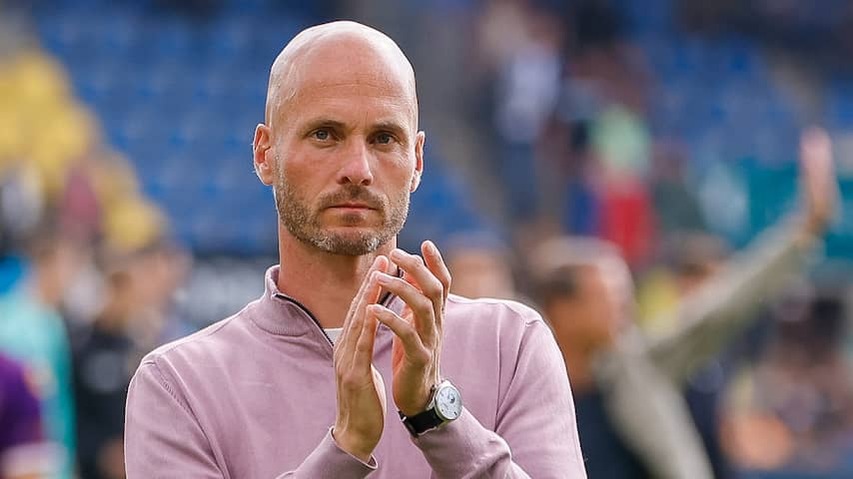 Trainer Paul Simonis, linked to Ajax, extends at cup winner Go Ahead Eagles