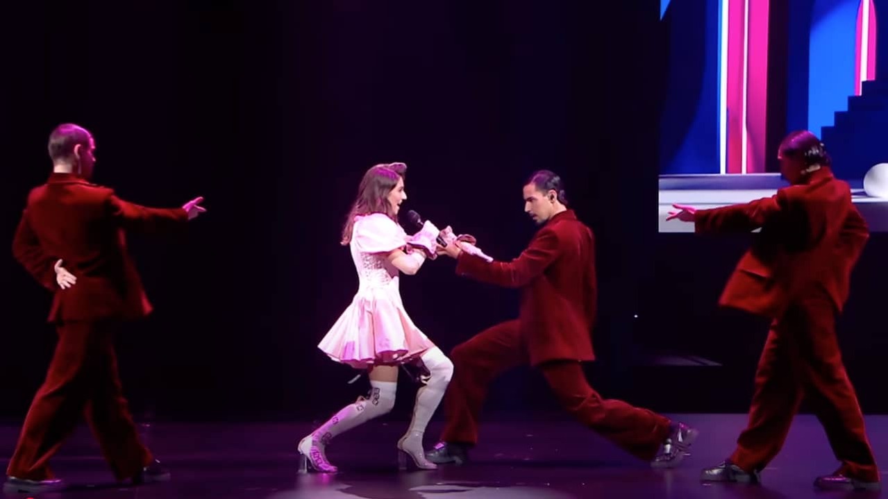Image from Video: Luxembourg - Laura Thorn - La Poupée Monte Le Son