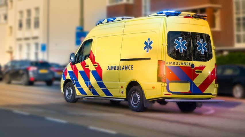 Two people in Schiedam seriously injured after falling balcony by breaking off railing