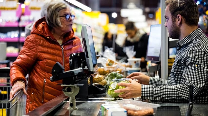 Red Cross continues to give food aid in the Netherlands, even though it was temporarily intended