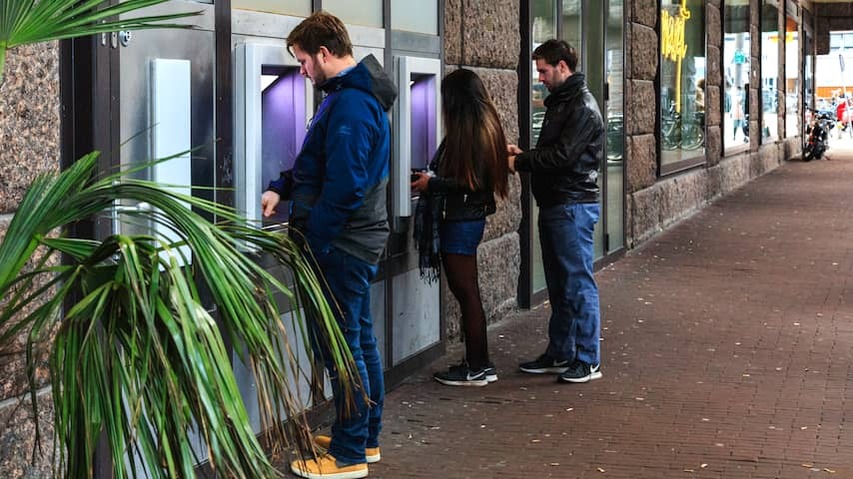 Dutch people withdraw more cash after new advice on cash in -house
