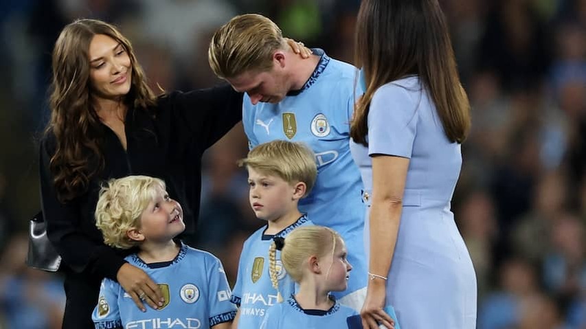 Emotional farewell De Bruyne at City: 'It was an honor to play here'