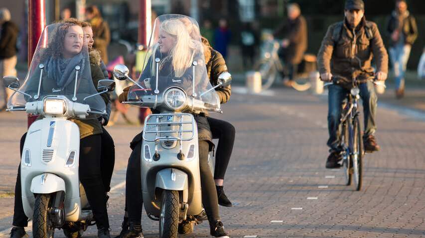 Scooter, moped, moped,
