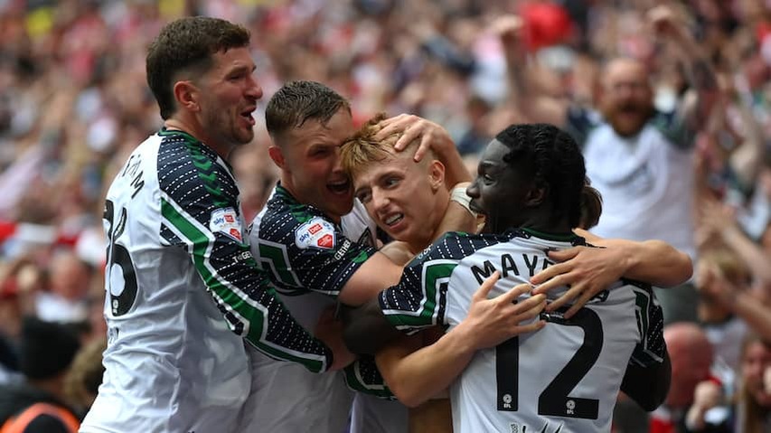 Sunderland returns in Premier League after late goal in 'Duel of 200 million'