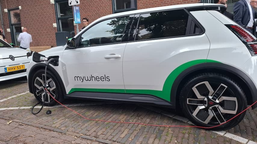 MyWheels shared car with bidirectional loading