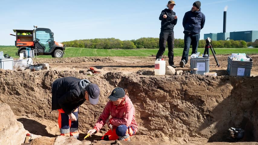 Archaeologists find graves of Vikingen in Denmark
