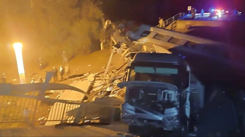 Kill because bridge collapsing on moving train in Russian border region at Ukraine