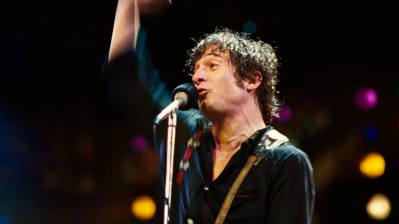 Image from video: Jeremy Allen White sings in trailer Bruce Springsteen movie