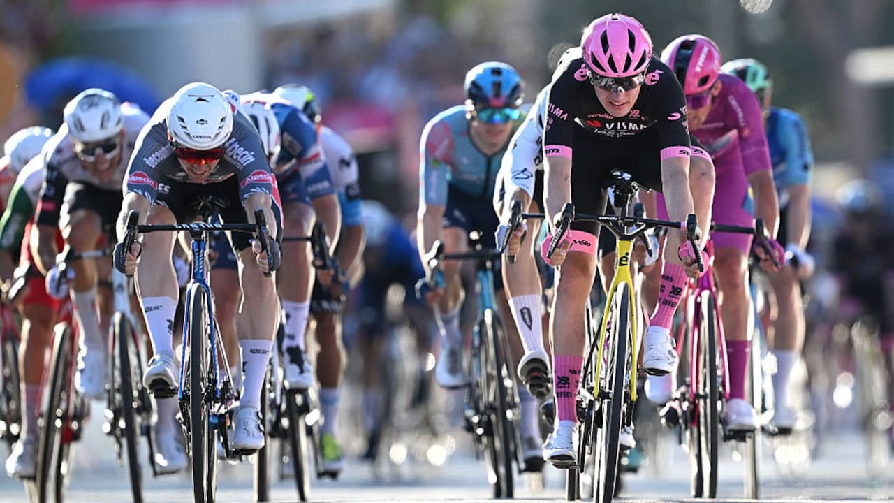 Image from video: Dutchman Olav Kooij Sprint to victory in Final Rit Giro d'Italia