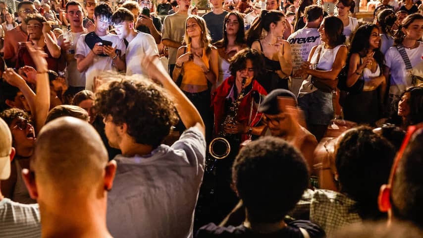 145 French stabbed with needle during the national music festival