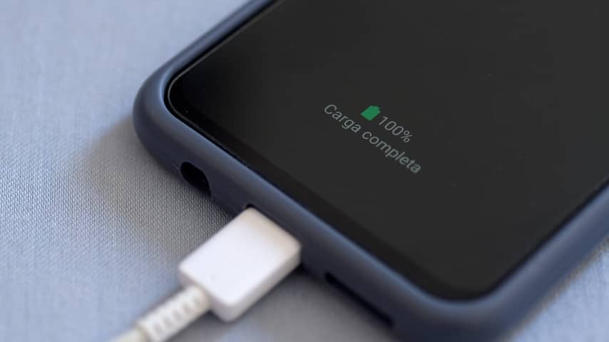This way you keep the battery of your smartphone healthy as long as possible