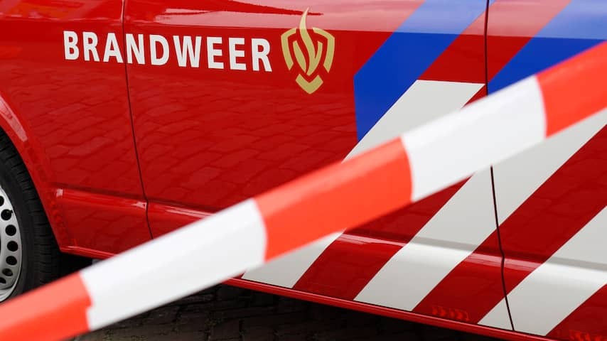 Very large fire in Groningen shed, fire brigade must withdraw