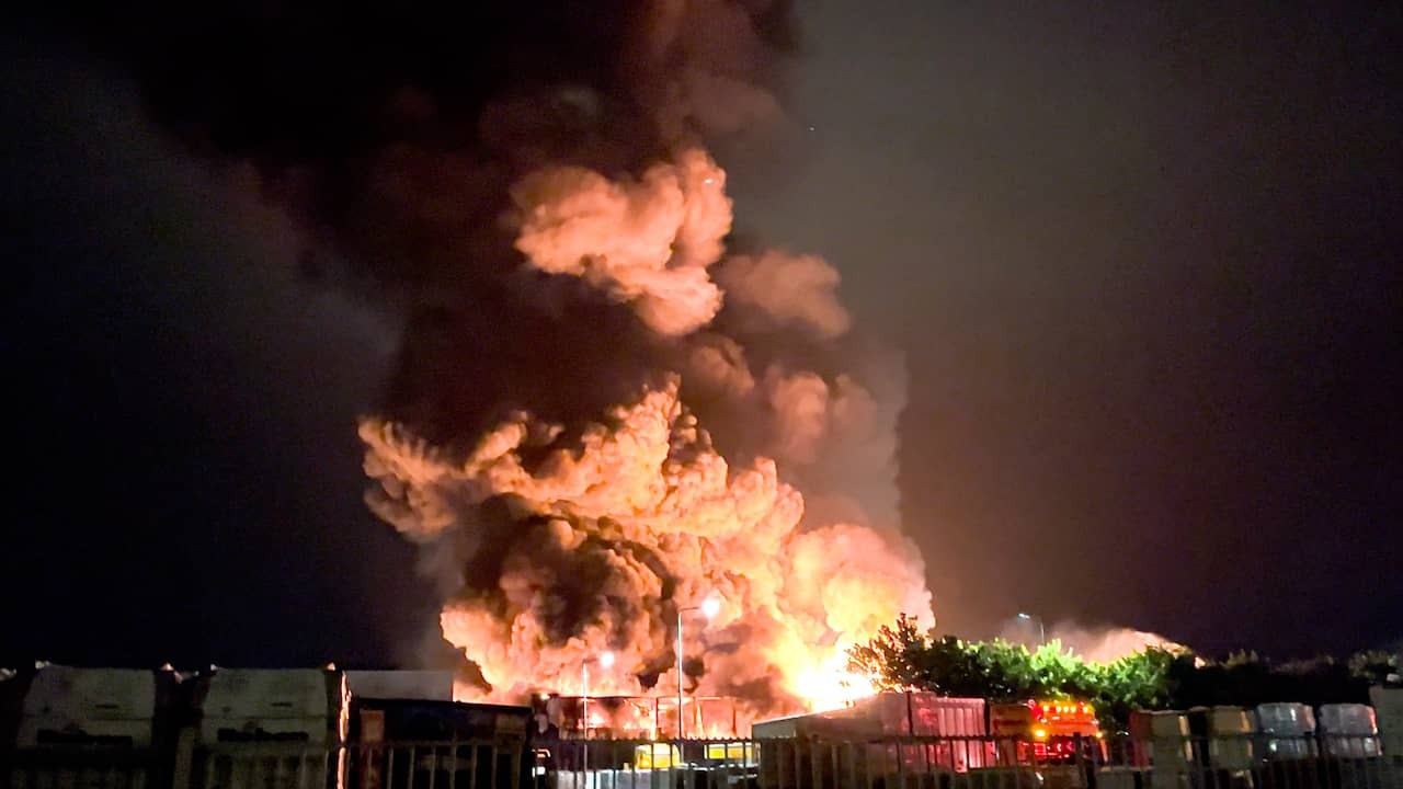 Image from Video: Smoke Rises Above Factory in Veenendaal Duration Large Fire