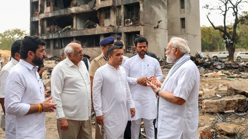 Search for victims of air disaster India continues, Modi visits a disaster site