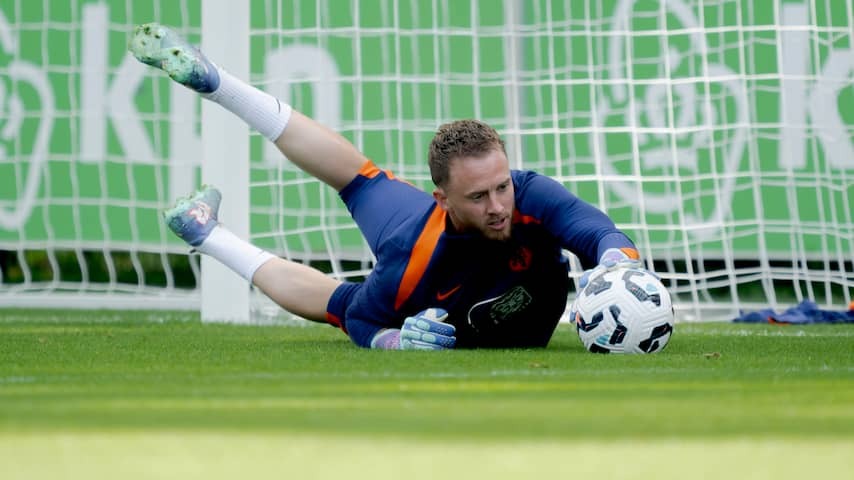Ten Hag welcomes Oranjedoelman Flekken at Bayer Leverkusen