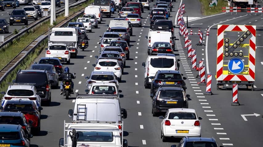 Many traffic jams due to recurring holiday traffic, accidents and activities