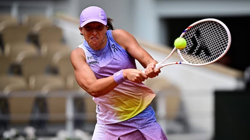 Swiatek is struggling to quarterfinals in Paris, Paolini leaves matchpoints unused