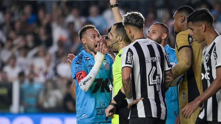 Neymar takes stupid red card in possibly his last game for Santos