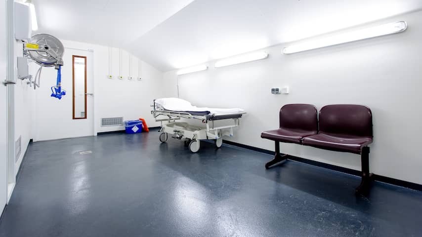 Maastricht Hospital may stop treatment 'hopeless sick' 3-year-old girl