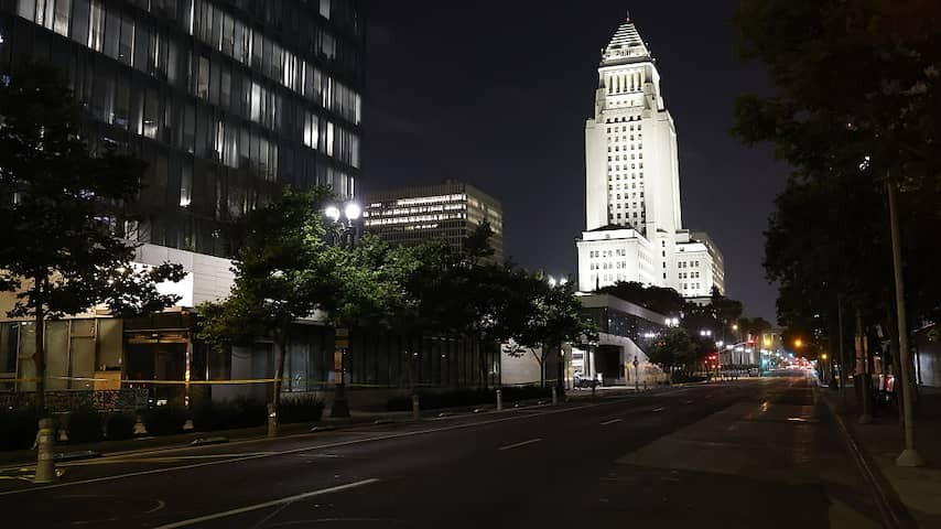 Mayor Los Angeles scraps evening clock in front of the city center