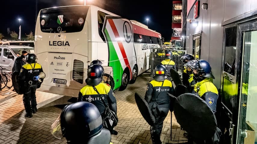 AZ does not have to pay a fine after riots around a duel with Legia Warsaw
