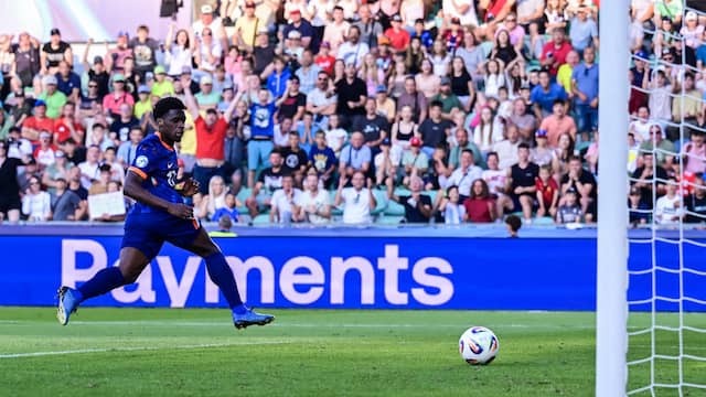 Image from Video: Jong Oranje on to semi -final European Championship after goal from Poku