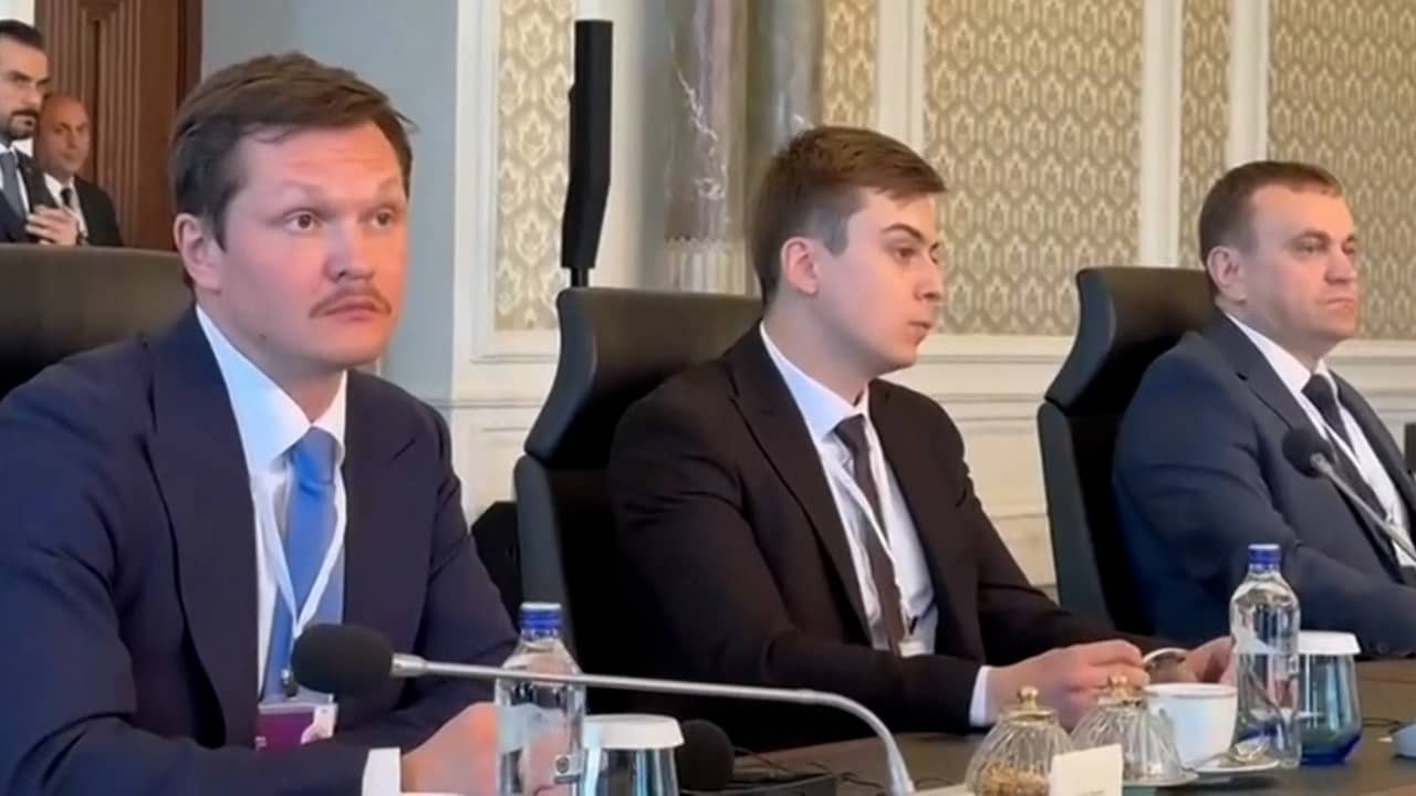 Image from Video: Russian and Ukrainian Delegation Sitting Opposite Each Other in Turkey