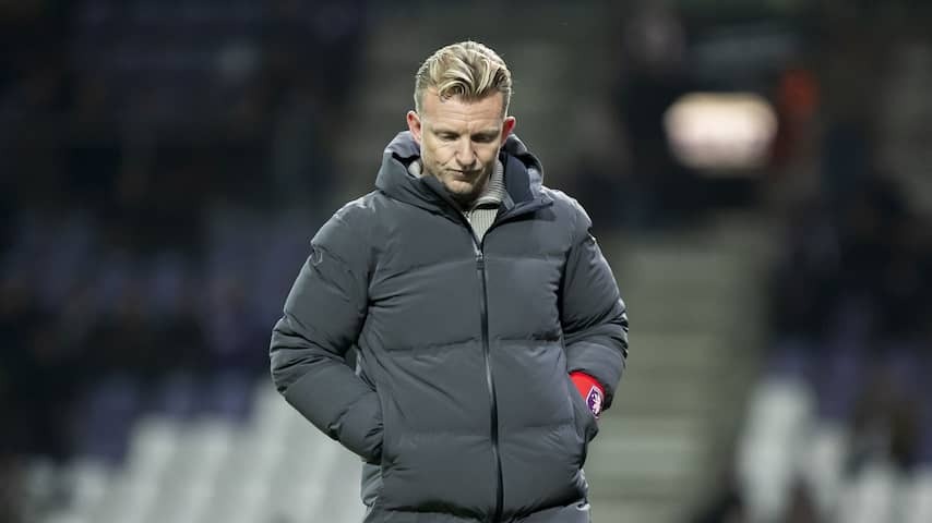 Dirk Kuijt leaves as trainer Van Beerschot after relegation from Pro League