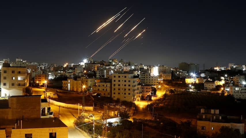 Defense expert Ko Colijn about the unequal struggle between Israel and Iran