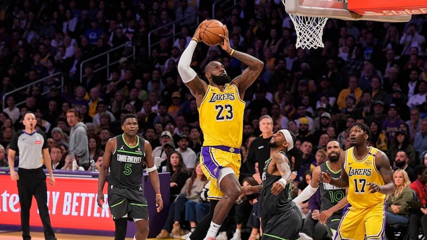 Superster LeBron James (40) continues to play basketball and goes for 23rd NBA season