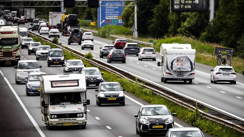 More than 800 kilometers of traffic jams due to train strike and several accidents
