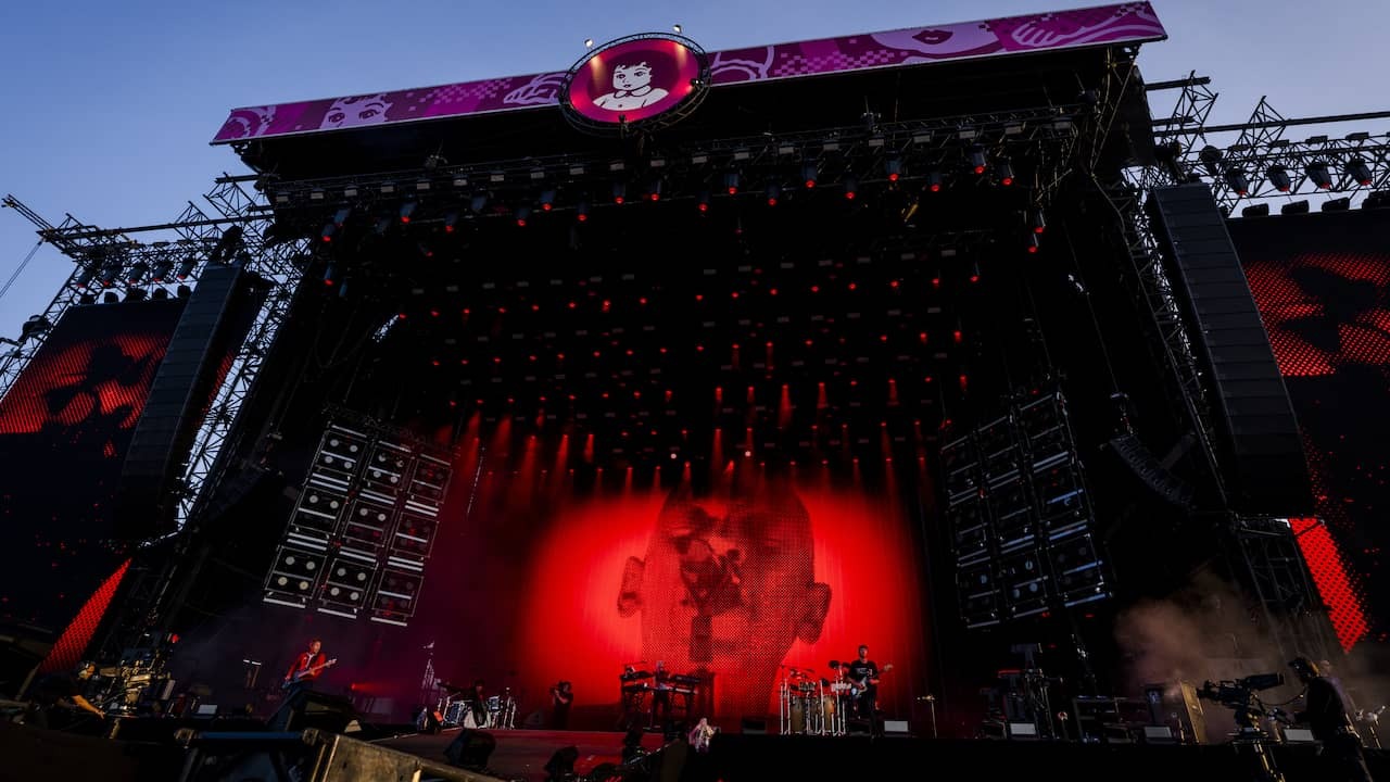 Image from Video: Watch Footage of Faithless Performing at Concert at Sea