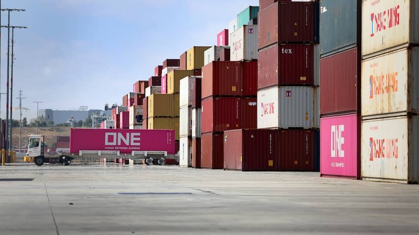 Trade deficit US is unexpectedly increasing due to the largest export decline since Corona