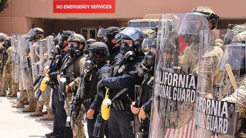 2,000 extra soldiers National Guard and hundreds of Marines to Los Angeles