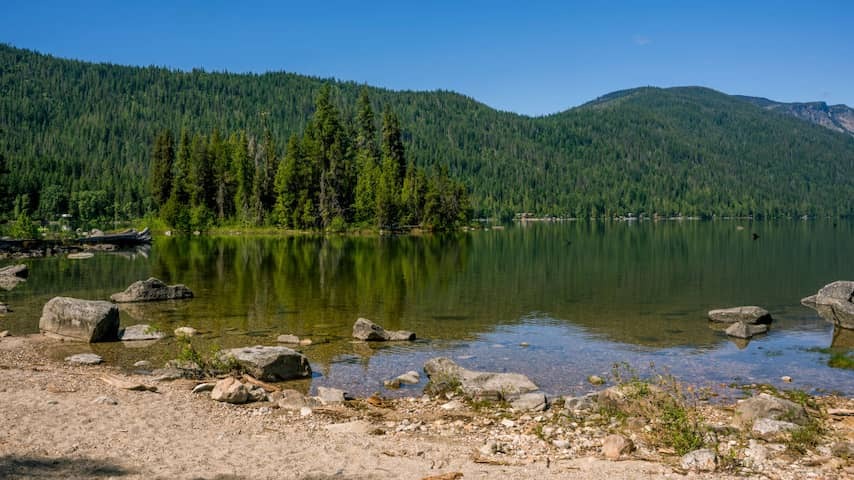 Boke hunting father in vs after discovery of daughters at Camping spot